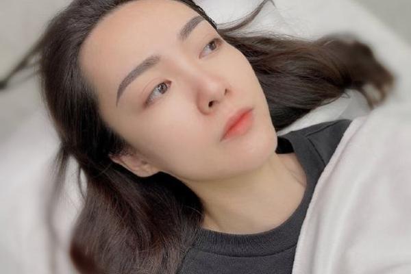 眉毛稀疏粗的女子：命运与美丽的交织之道