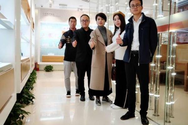 美人无雅，命运如戏：探索生命的美丽与无奈