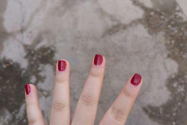 女孩手指短粗的命运解读：她们的独特之美与人生轨迹