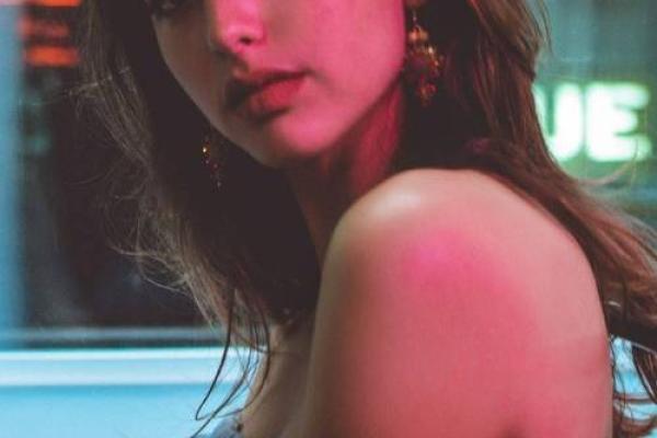 女人的命运：她们承受的苦与坚韧之美