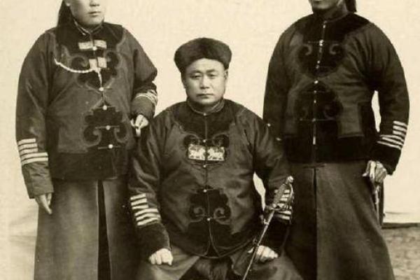 命从武职官至御史：探寻古代官员的传奇人生与成就