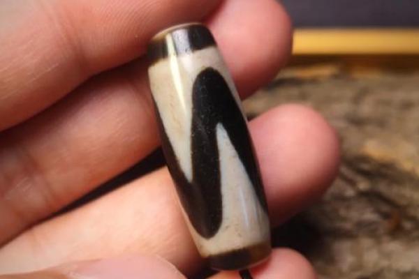 虎牙面相解析：揭秘虎牙带来的运势与性格特点