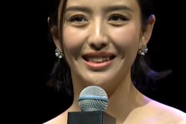 门牙缺一块的女孩：美丽与勇气的真实故事