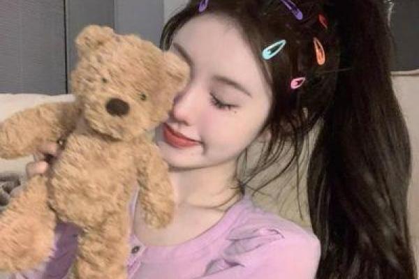 菱形脸大嘴巴女人命运揭秘：她们的个性与人生轨迹