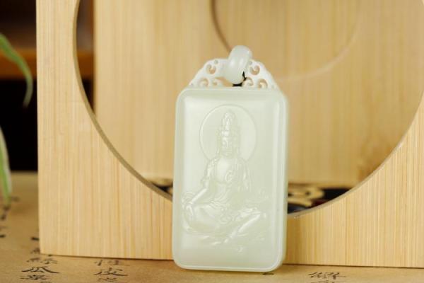 路旁土命人适合佩戴的玉石与其背后的寓意