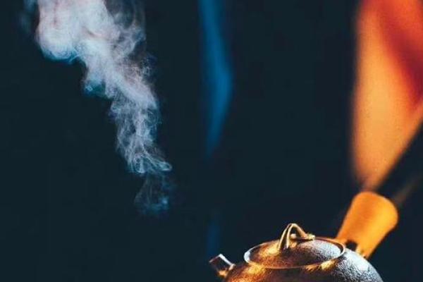 炉中火命适合的灯：点亮你的生活与灵魂