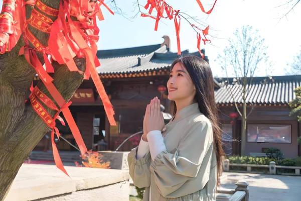 揭开命理大师的秘密：如何通过命理判断人生的风向标